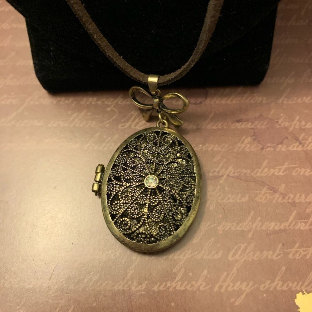Rin's Unique Boutique - Handmade - Locket Necklace